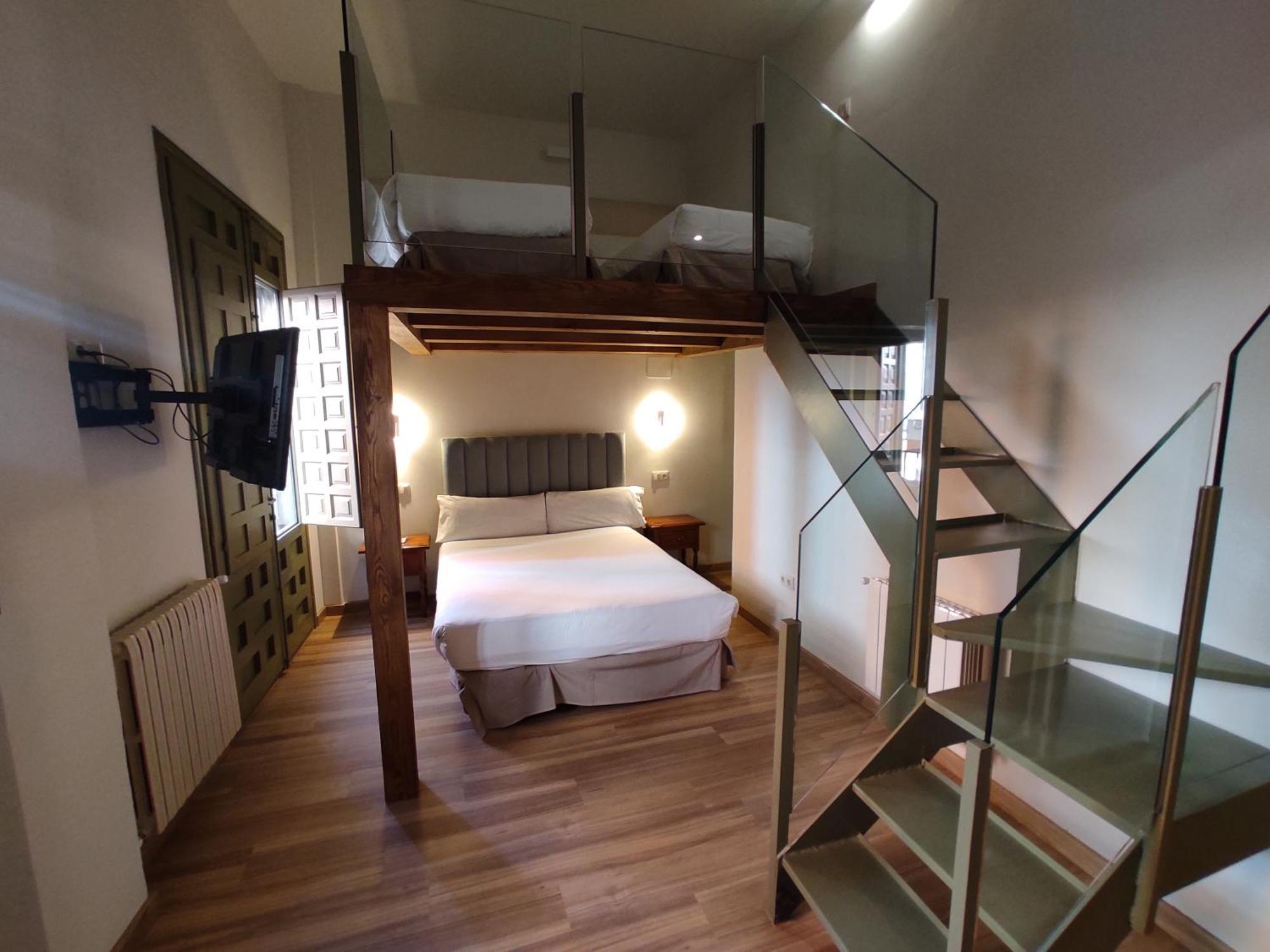 Hotel Leonor De Aquitania Куенка Екстер'єр фото