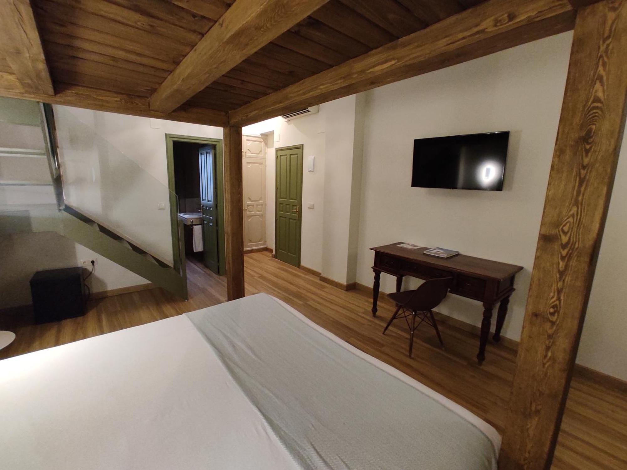 Hotel Leonor De Aquitania Куенка Екстер'єр фото