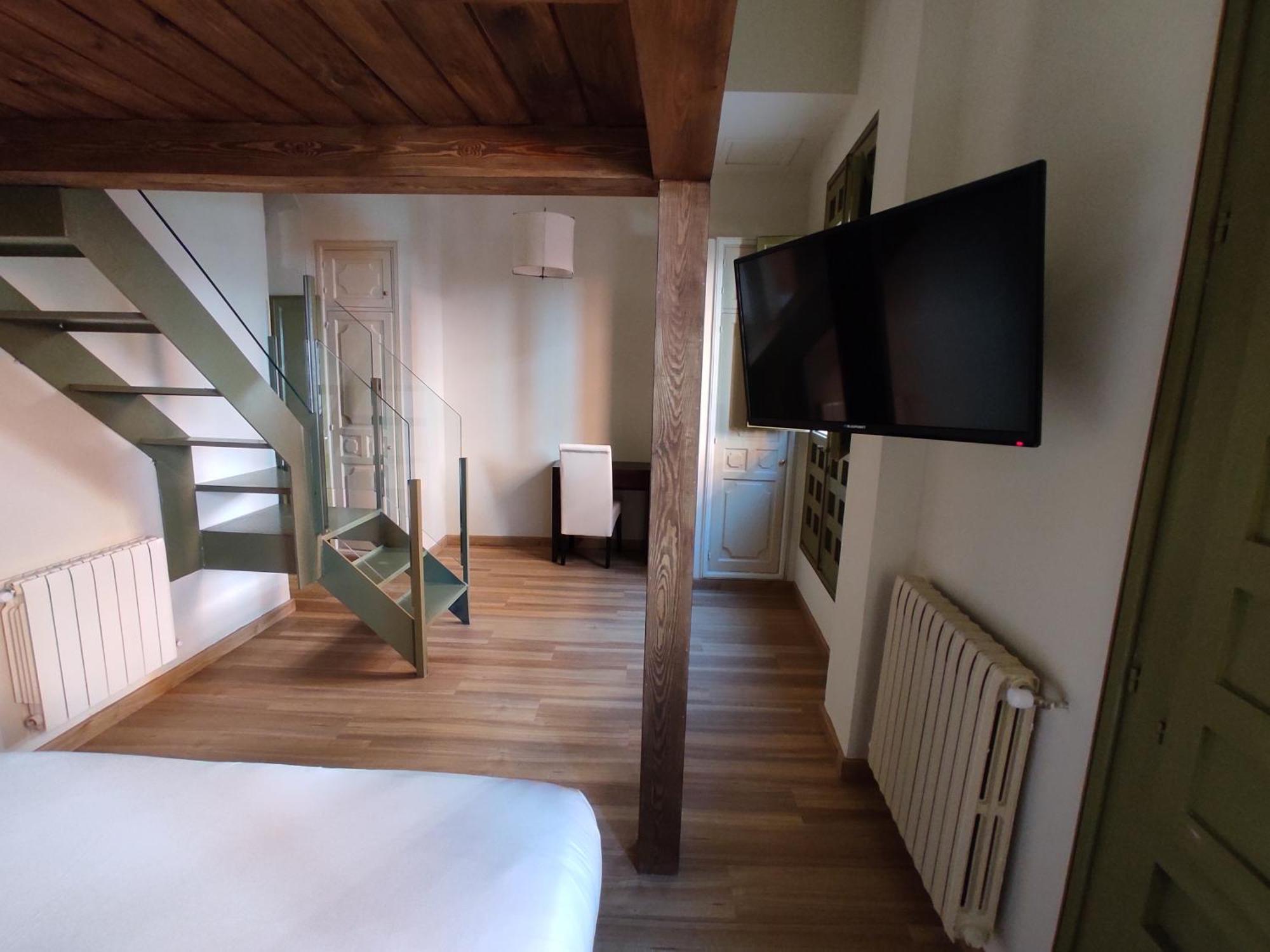 Hotel Leonor De Aquitania Куенка Екстер'єр фото