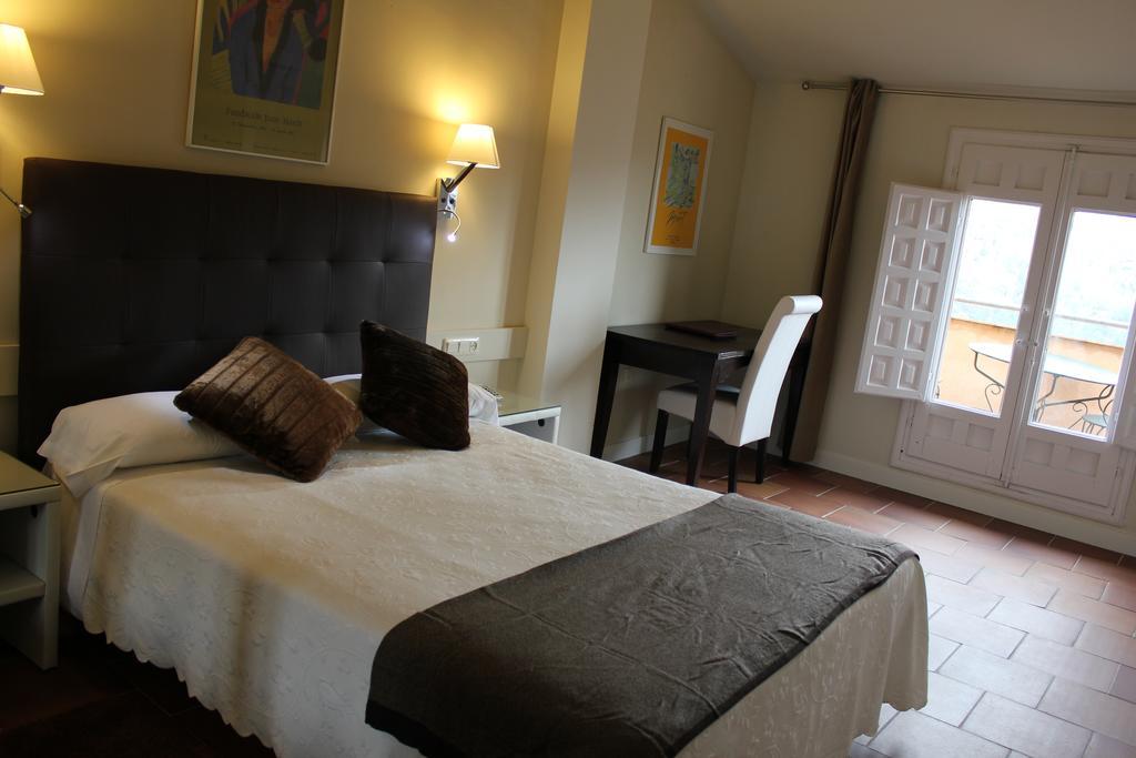 Hotel Leonor De Aquitania Куенка Номер фото